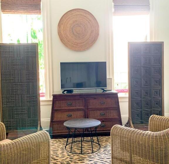 مبيت وإفطار Marreros Guest Mansion   Adult Only