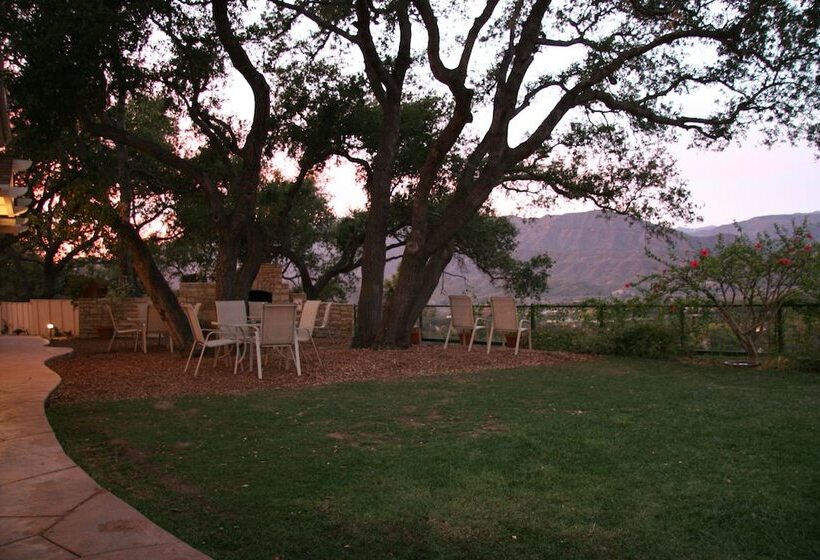 צימר Ojai Retreat & Inn