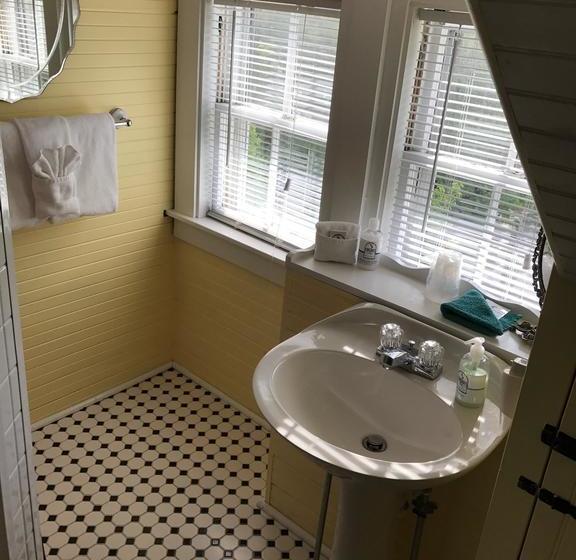 Bed and Breakfast Puffin Inn