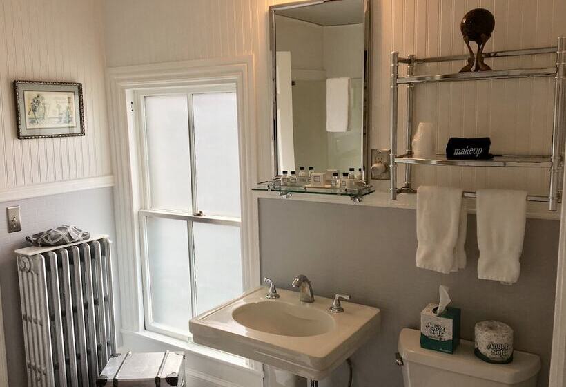 住宿加早餐  Queen Vic Guest House