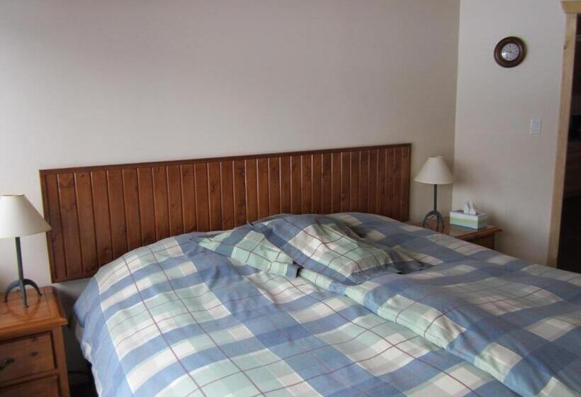 مبيت وإفطار Smithers Driftwood Lodge