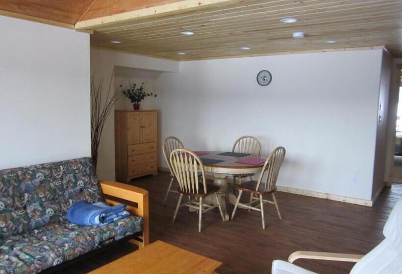 צימר Smithers Driftwood Lodge