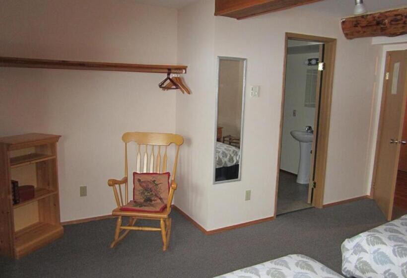 צימר Smithers Driftwood Lodge