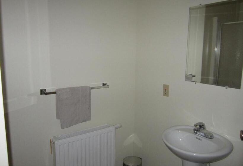 צימר Smithers Driftwood Lodge