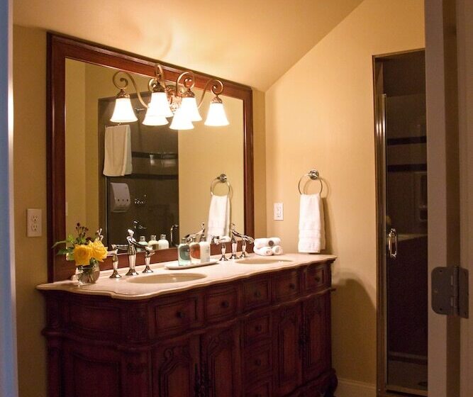 צימר Summer Creek Inn