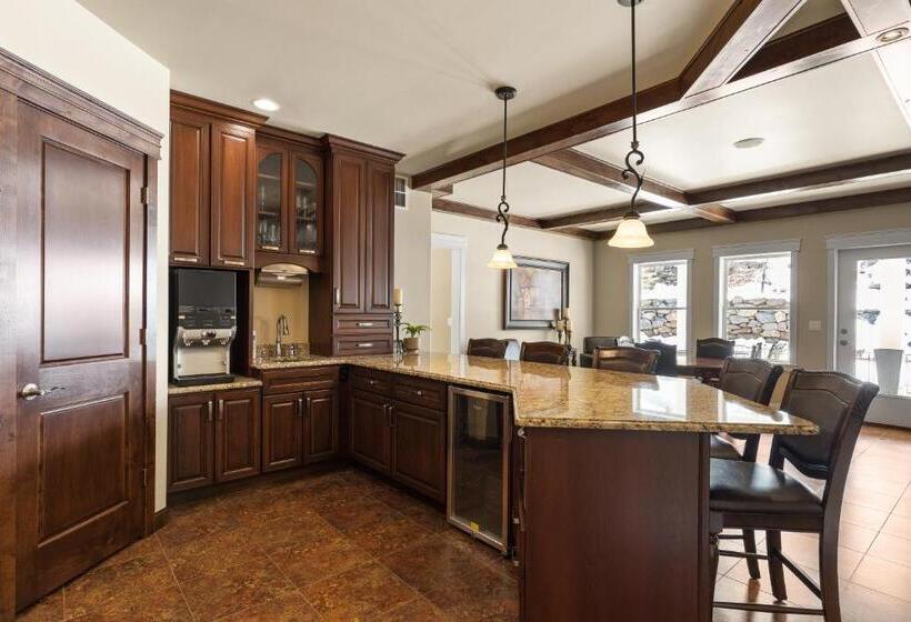 צימר Summer Creek Inn