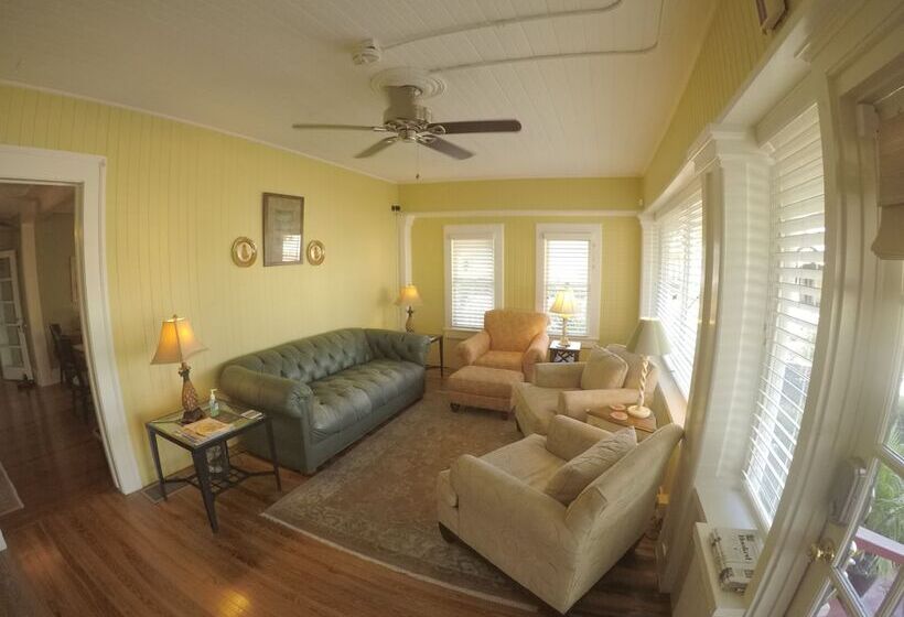 مبيت وإفطار The Hibiscus House