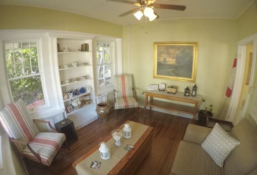 مبيت وإفطار The Hibiscus House