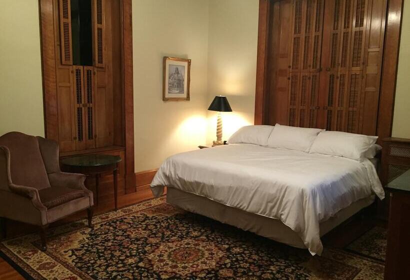 تختخواب و صبحانه The Inn At Centre Park