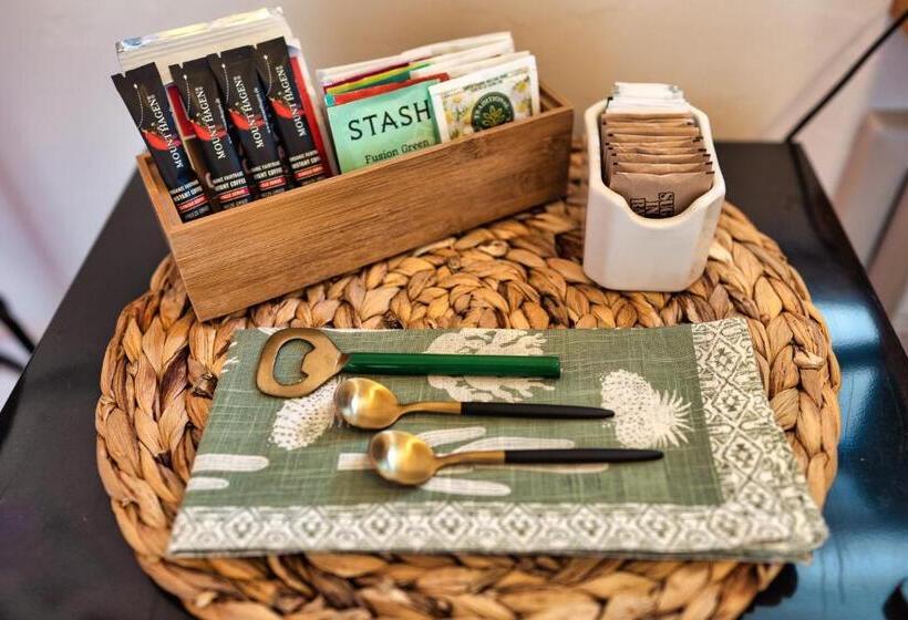 مبيت وإفطار The Loubird Inn