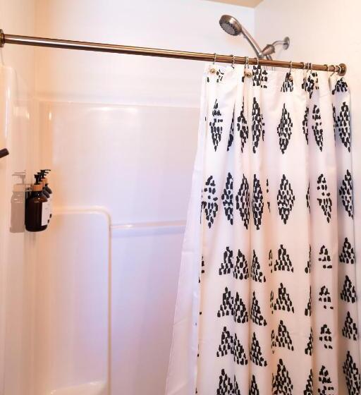 مبيت وإفطار The Loubird Inn