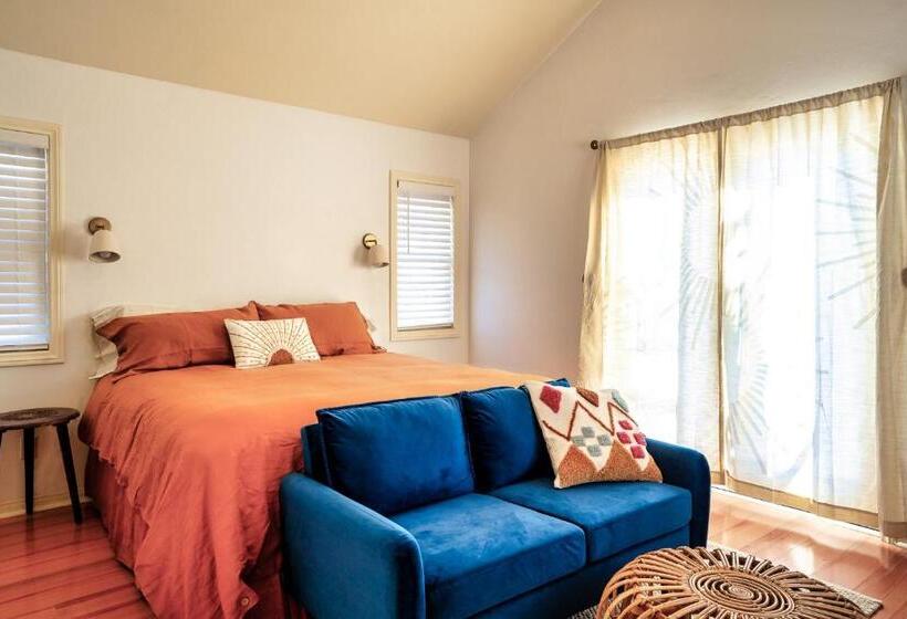 مبيت وإفطار The Loubird Inn