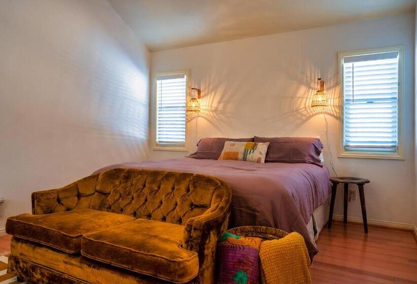 مبيت وإفطار The Loubird Inn