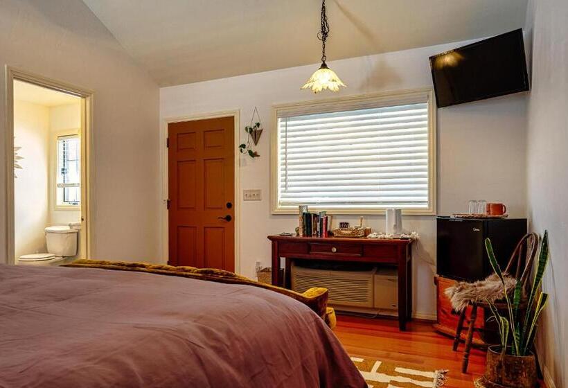 مبيت وإفطار The Loubird Inn