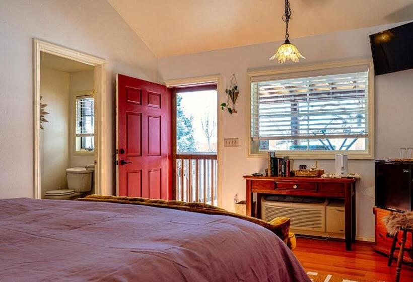 مبيت وإفطار The Loubird Inn