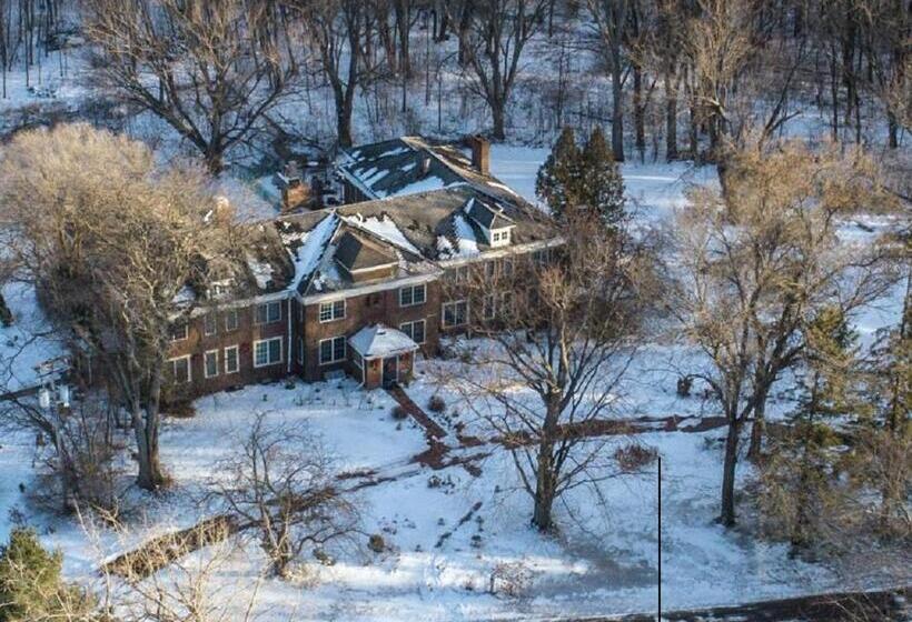 مبيت وإفطار The Outing Lodge