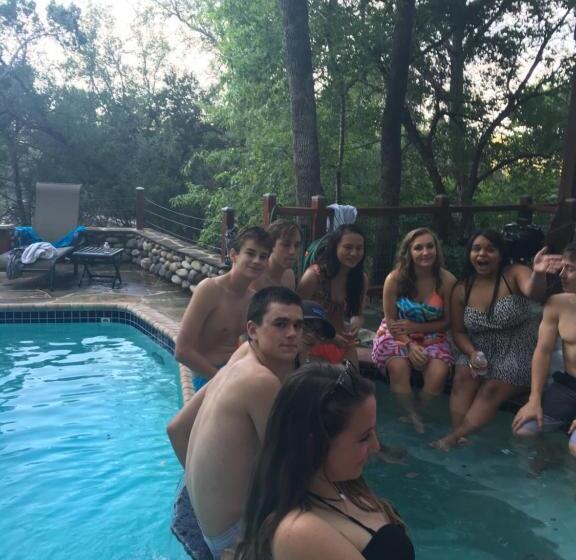 Bed and Breakfast The Rivery Retreat, Choose From Luxury Guesthouse Cabin Or Suite In Lake Austin Hill Country