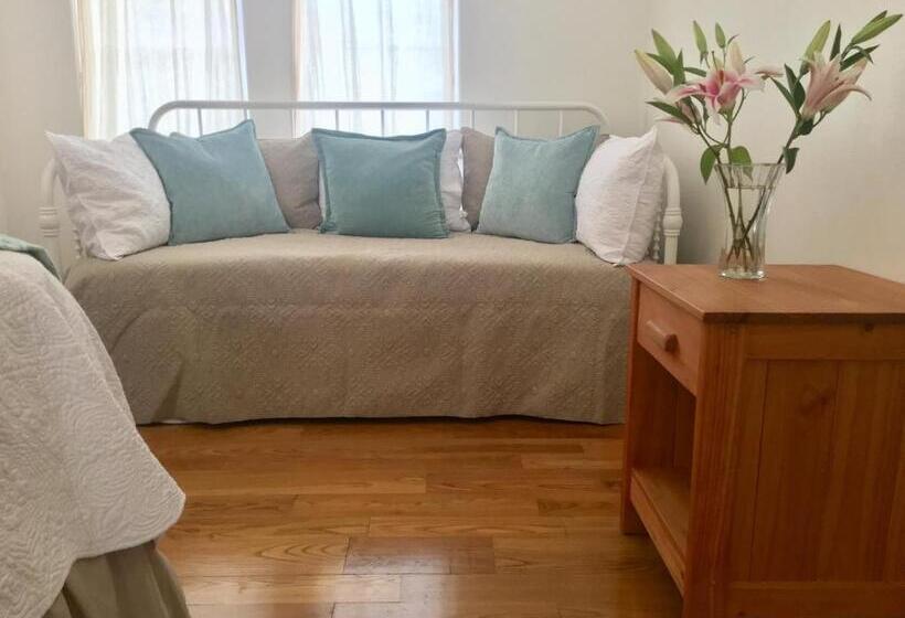 Bed and Breakfast The Rivery Retreat, Choose From Luxury Guesthouse Cabin Or Suite In Lake Austin Hill Country