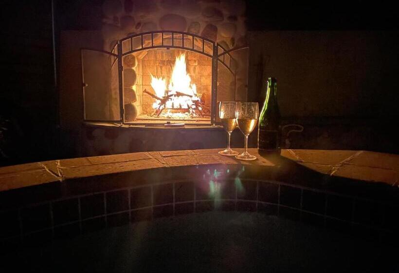 Bed and Breakfast The Rivery Retreat, Choose From Luxury Guesthouse Cabin Or Suite In Lake Austin Hill Country