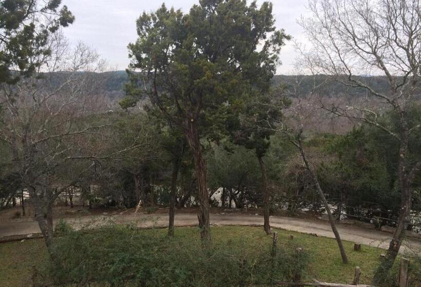 Bed and Breakfast The Rivery Retreat, Choose From Luxury Guesthouse Cabin Or Suite In Lake Austin Hill Country