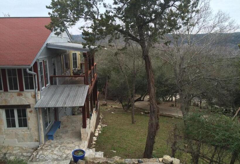 Bed and Breakfast The Rivery Retreat, Choose From Luxury Guesthouse Cabin Or Suite In Lake Austin Hill Country