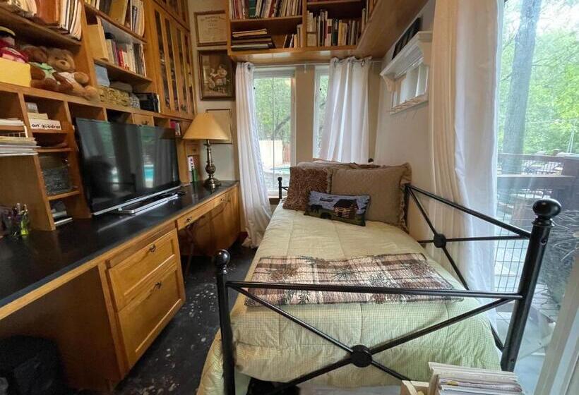 Bed and Breakfast The Rivery Retreat, Choose From Luxury Guesthouse Cabin Or Suite In Lake Austin Hill Country