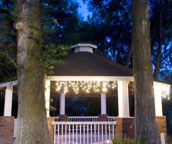 مبيت وإفطار Warm Springs Inn & Winery