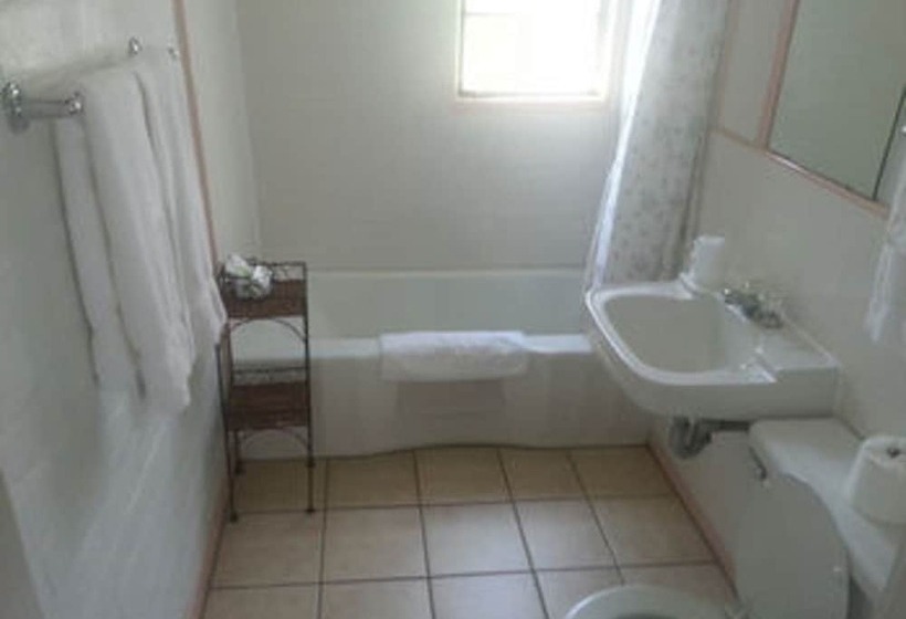 Bishop Village Motel