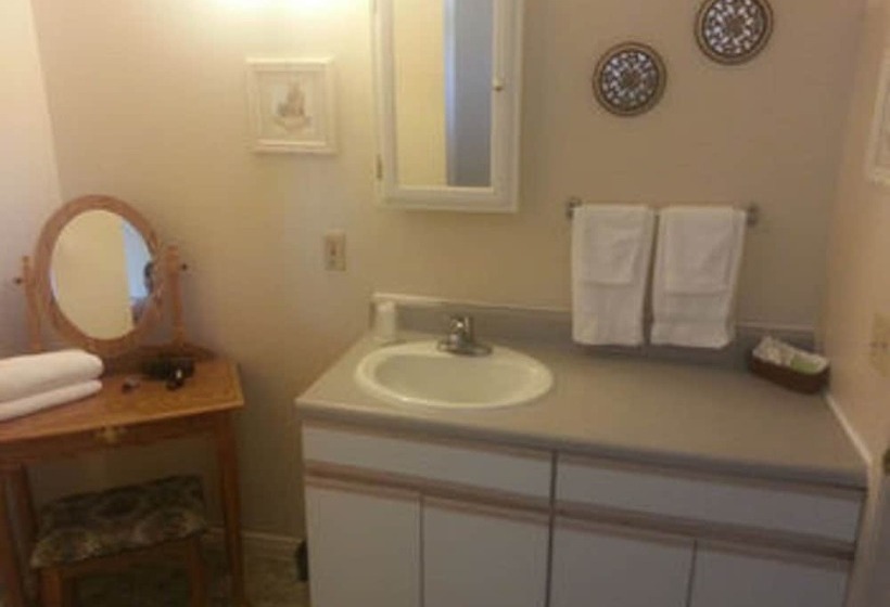 Bishop Village Motel