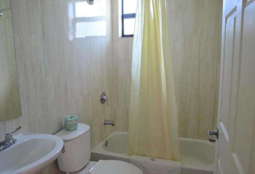 Carl's El Padre Motel