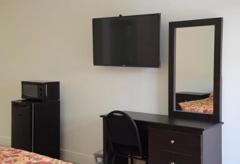 Carl's El Padre Motel