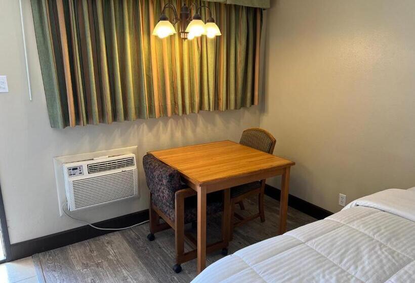 Four Winds Motel & Rv Park