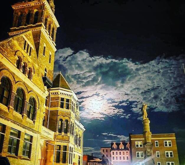 בית מלון כפרי City Hall Grand