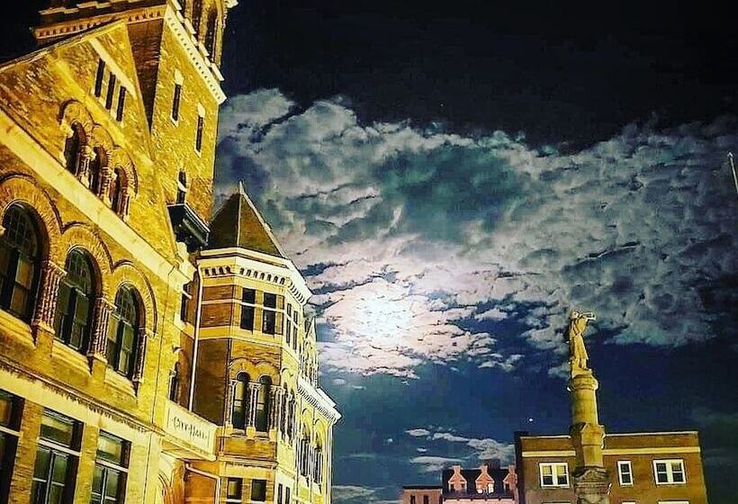 בית מלון כפרי City Hall Grand