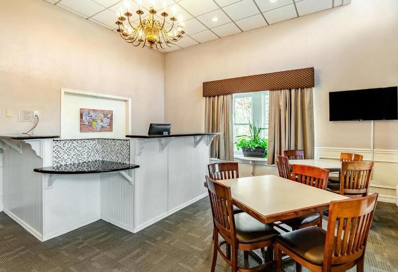 酒店 Econo Lodge Inn & Suites Radfordblacksburg Area