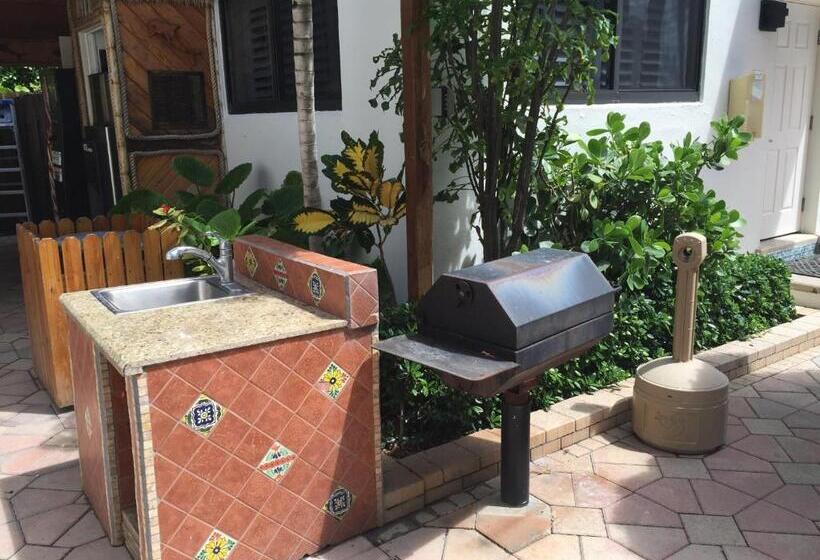 酒店 High Noon Beach Resort