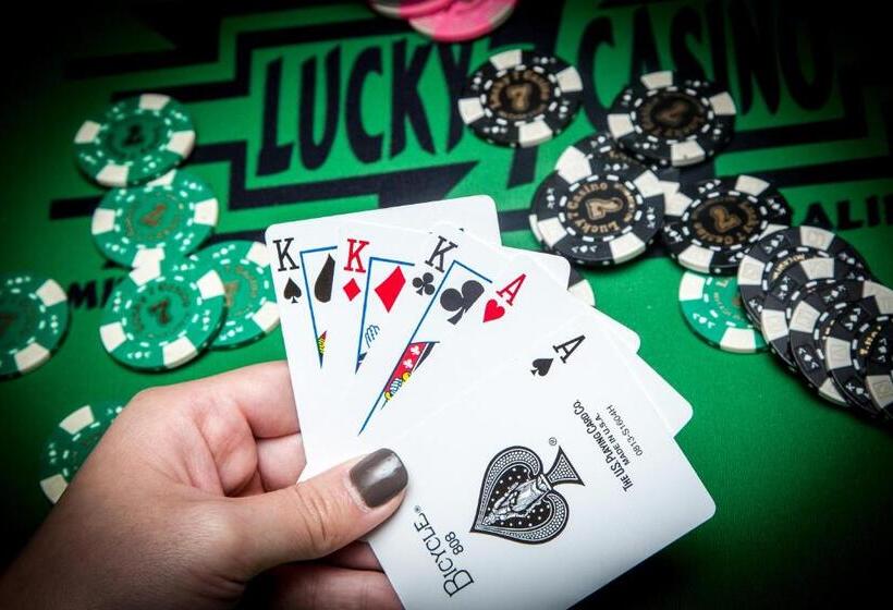 호텔 Lucky 7 Casino &