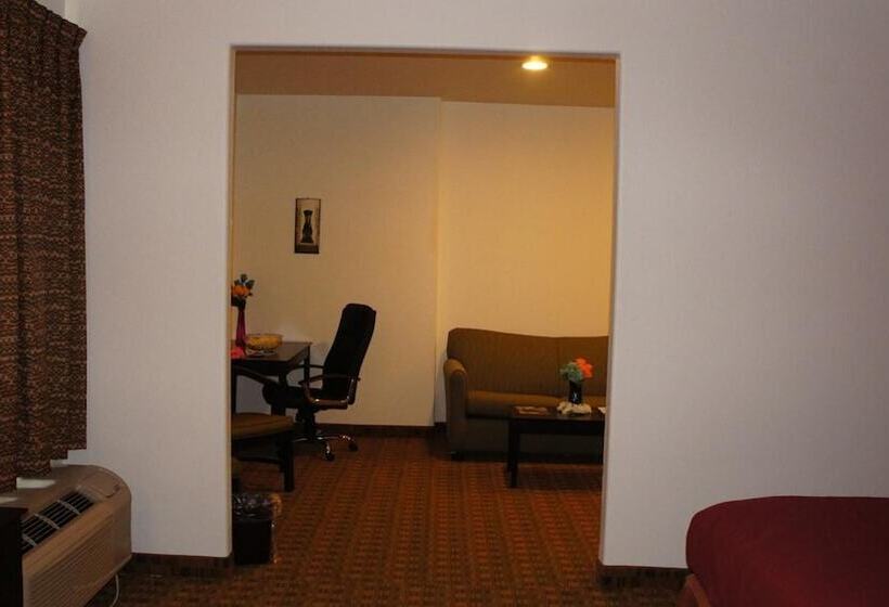 فندق Lux Inn And Suites