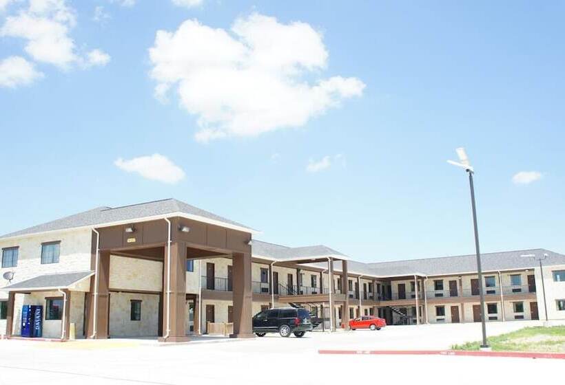 فندق Lux Inn And Suites