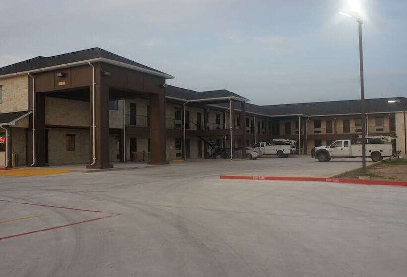 ホテル Lux Inn And Suites