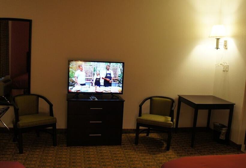 فندق Lux Inn And Suites