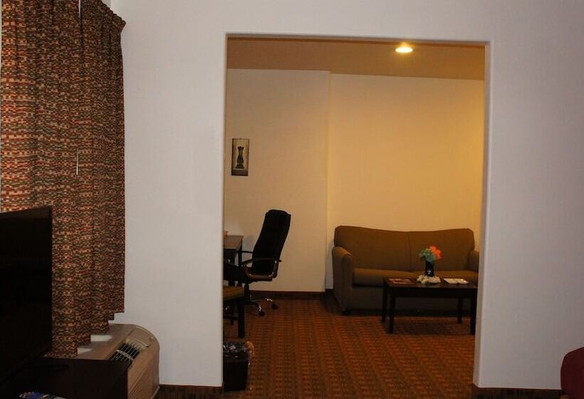 فندق Lux Inn And Suites