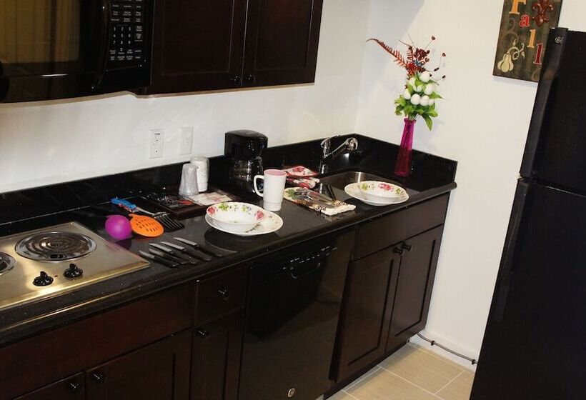 ホテル Lux Inn And Suites