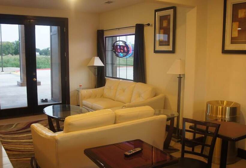 فندق Lux Inn And Suites