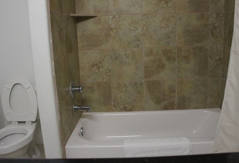 فندق Lux Inn And Suites