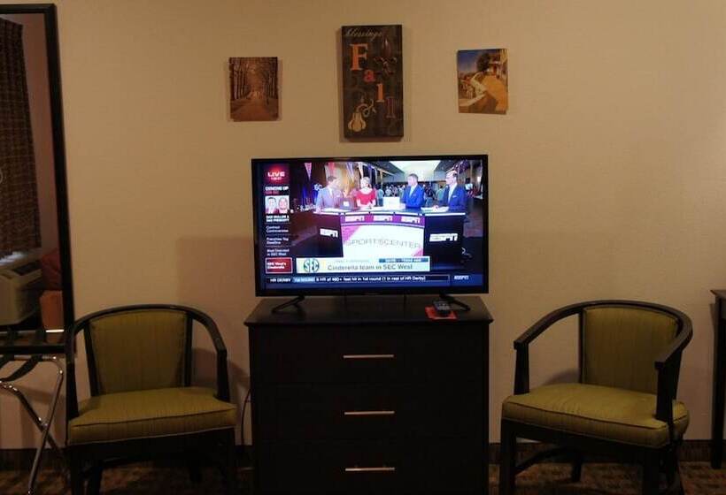 فندق Lux Inn And Suites