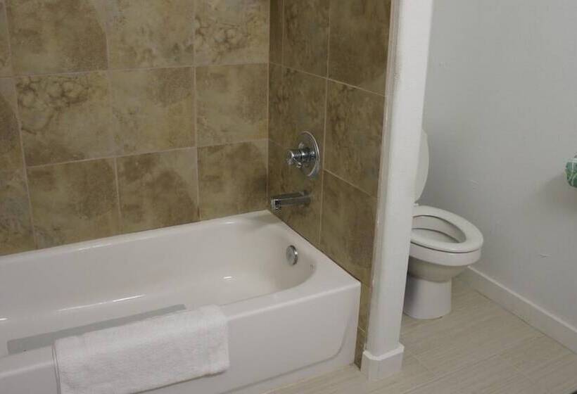 فندق Lux Inn And Suites