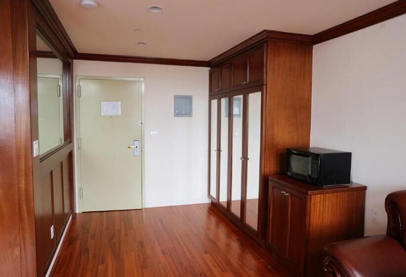 Phoenix Hotel Brooklyn Sunset Park