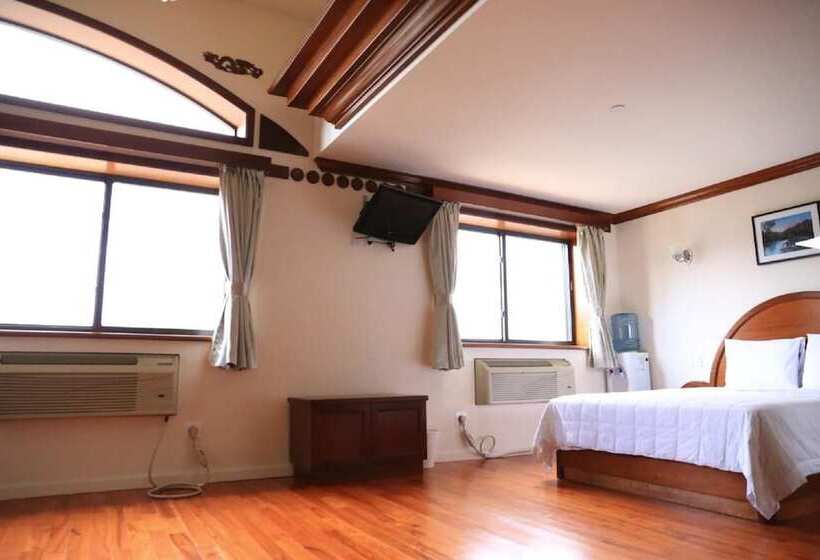 Phoenix Hotel Brooklyn Sunset Park