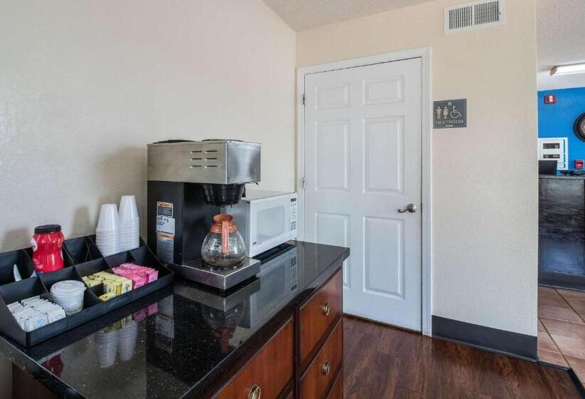 فندق Rodeway Inn